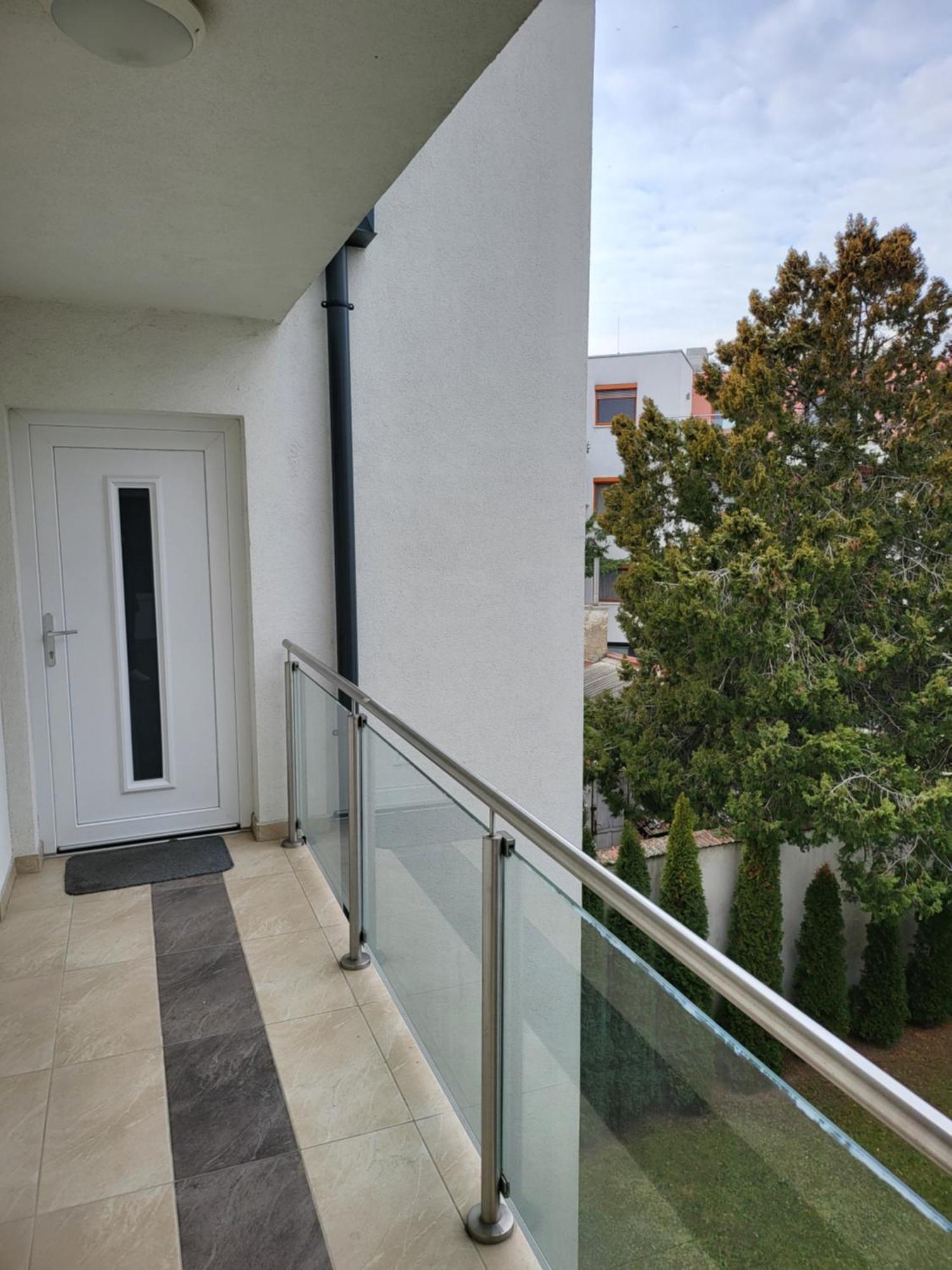 Triangol Apartman: Fuerdo, Belvaros, Egyetem Дьор Екстериор снимка